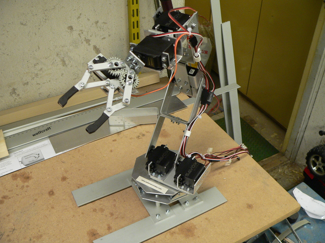 Building Robot Arm – Waiting for Friday